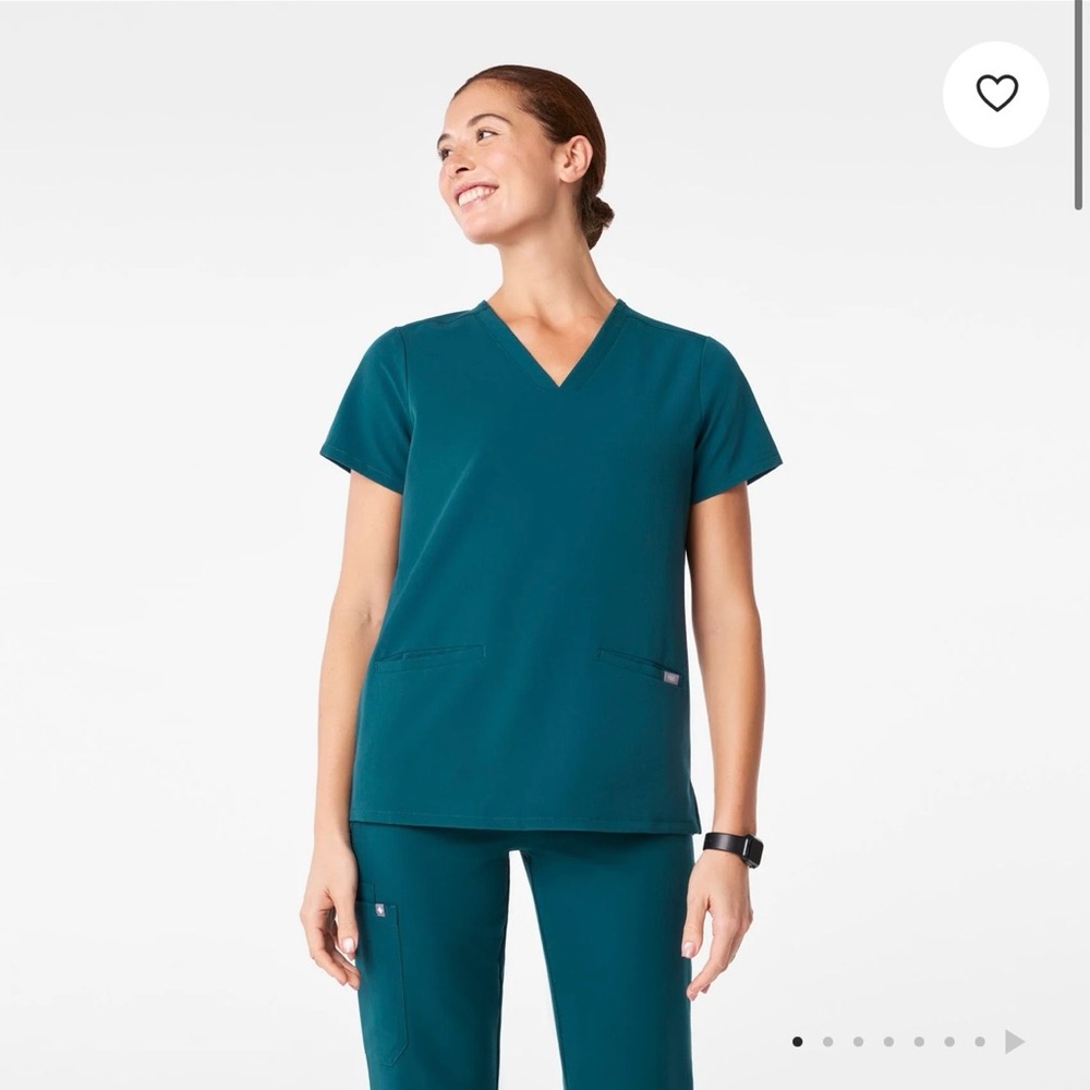 FIGS Technical Scrubs Casma Three-Pocket Scrub Top Size Large New with Tags